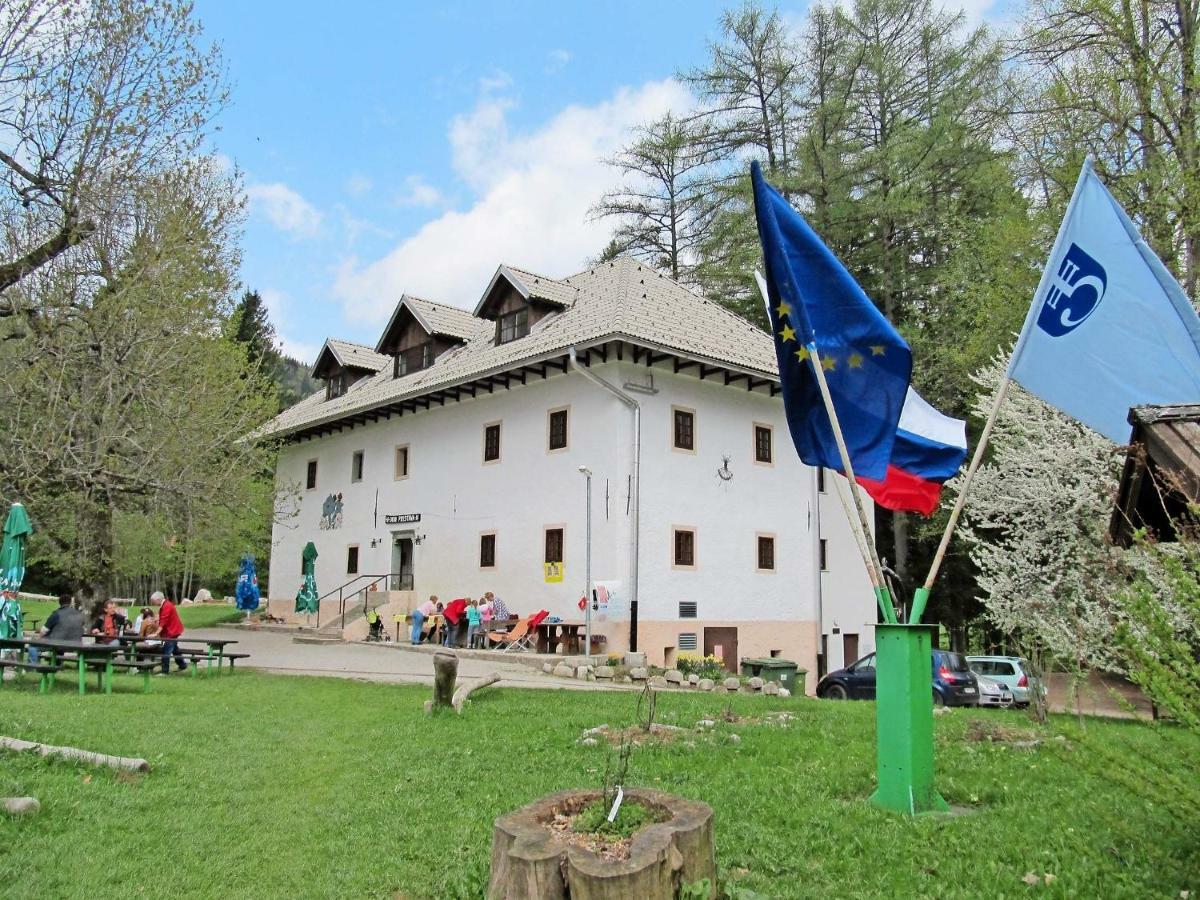 Dom Pristava Hotel Jesenice Kültér fotó